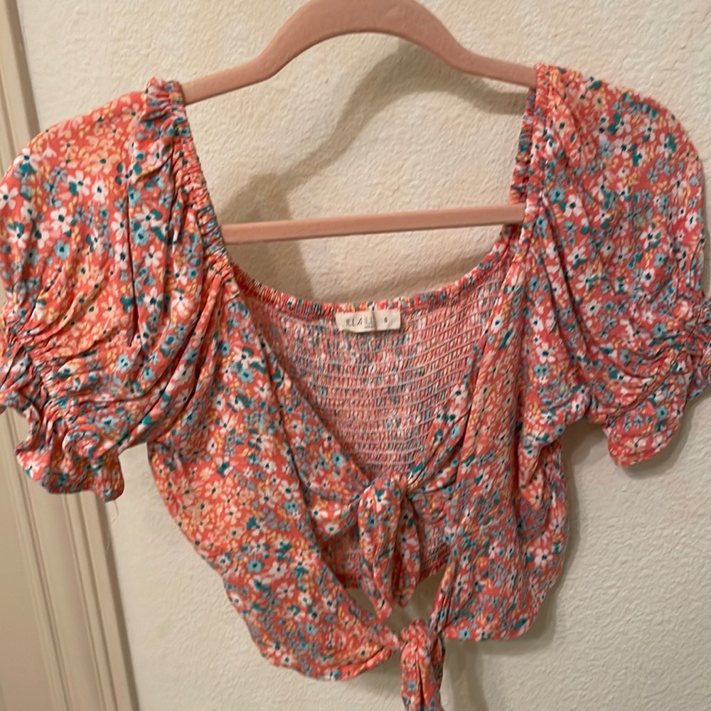 Super cute and trendy top! Perfect for a fun night with the girls!